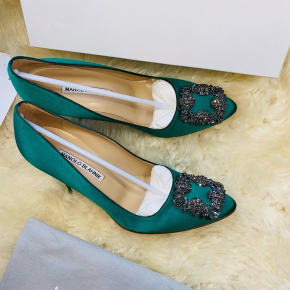 New with box authentic Manolo Blahnik hangisi heels - Picture 5 of 16